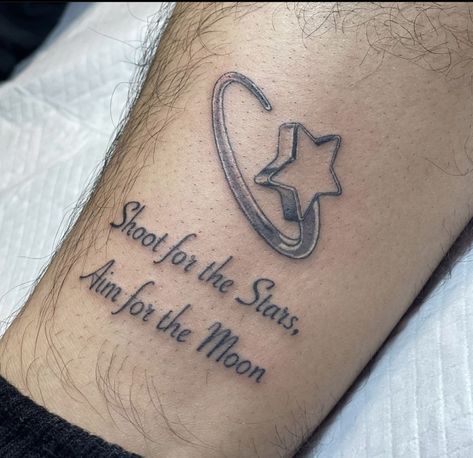 Shoot For The Stars Aim For The Moon Tattoo, Rappers Tattoos Ideas, Shoot For The Stars Tattoo, Rapper Tattoos Ideas, Rappers Tattoos, Meaningful Tattoos For Men Unique, Travis Scott Tattoo, Stunna Girl, Meaningful Tattoos For Men