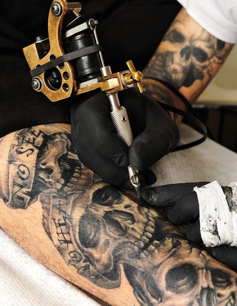 150 Tattoo, Tattoo Techniques, Artist Working, Tattoo Equipment, Tattoo Project, Tattoo Needles, Tattoo Kits, Artist Aesthetic, Aesthetic Tattoo