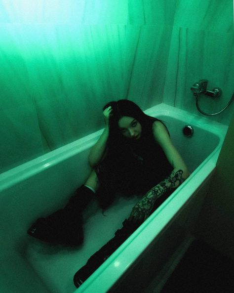 Bathroom Pose Reference, Foggy Bathroom Mirror Aesthetic, Bathroom Reference Photo, Photoshoot In Bathroom, Wrath Photoshoot, Gory Photoshoot, Bathtub Aesthetic Dark, Bath Tub Photoshoot Ideas Women, Dark Selfie Ideas