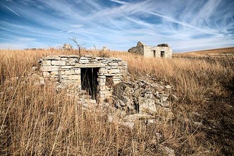 The Abandoned Ruins That Are Hidden In The Hills Of Kansas | Only In Your State Kansas Attractions, Usa Trips, Abandoned Ruins, Only In Your State, Flint Hills, Farm Lifestyle, Land Of Oz, Home On The Range, The Hills