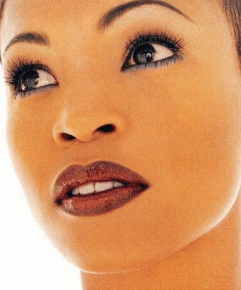 Nia Long 90s Makeup, Whitney Houston 90s Makeup, 90s Black Women Makeup, 90s Makeup Looks Black Women, 90’s Makeup, 2000s Makeup Looks, 00's Makeup, 90s Makeup Look, Vintage Makeup Looks