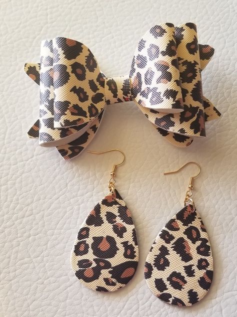 Cricut Bows, Outreach Ideas, Animal Print Earrings, Mom And Me, Gift Bow, Leather Making, Leather Crafting, Diy Bows, Look What I Made