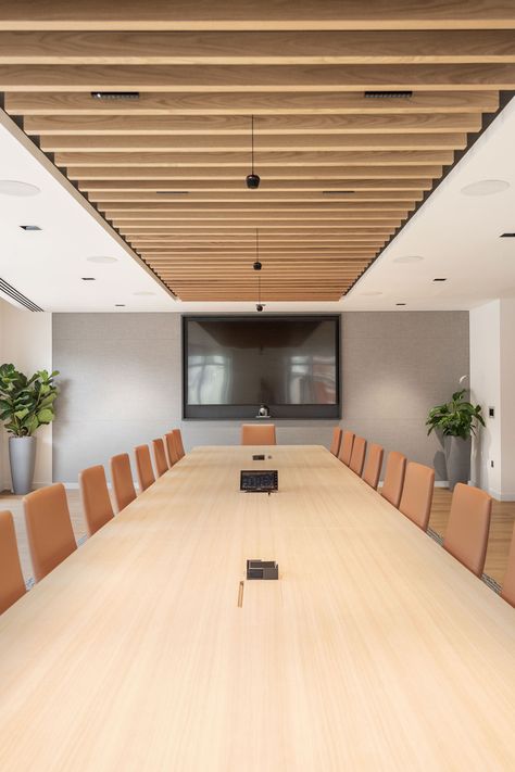 Wood Panel Ceiling, Meeting Room Design Office, Conference Room Design, Panel Ceiling, Meeting Room Design, Architecture London, Office Ceiling, Office Interior Design Modern, Modern Office Interiors