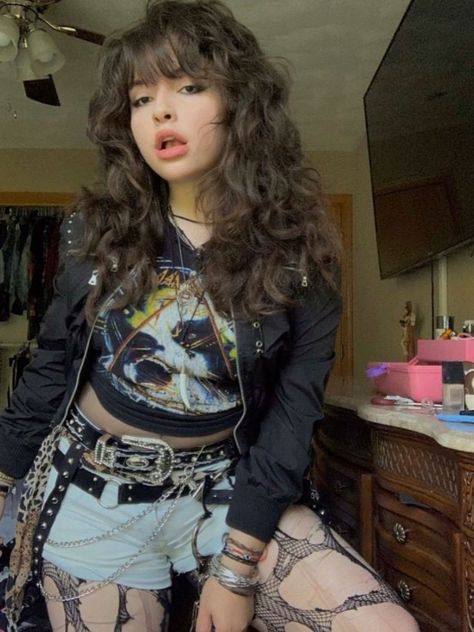 80s Fashion For Women Rock, Metalhead Hairstyles Women, Rocker Aesthetic Outfits, 80s Rocker Hair Women, 80s Rock Outfits Women, 80s Fashion Rocker Women, 80s Haircut Women, Hair Metal Aesthetic, 80s Layered Hair