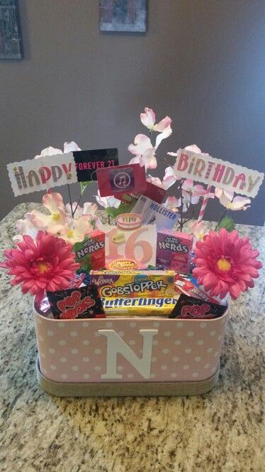 Sweet 16th birthday gift basket :) Birthday Presents Ideas, 16th Birthday Gifts For Girls, Best Friend Birthday Present, Sweet 16 Birthday Gifts, Birthday Present For Boyfriend, Presents Ideas, Birthday Basket, Good Birthday Presents, Sweet 16 Gifts