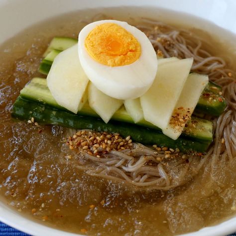 Mul-naengmyeon (Korean cold noodles in chilled broth) 물냉면 recipe by Maangchi Mul Naengmyeon, Cold Noodles Recipes, Korean Cold Noodles, South Korean Food, Korean Noodles, Buckwheat Noodles, Cold Noodles, Korean Cooking, Cold Soup