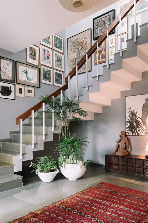 A beautiful staircase area can define your house. Explore interesting staircase decorating ideas to elevate your home interiors. Under Staircase Decor, Modern Traditional Home Design, Corner Decoration Ideas, Staircase Corner, Under Staircase Ideas, Decorating Stairs, Under Staircase, Traditional Home Design, Modern Traditional Home