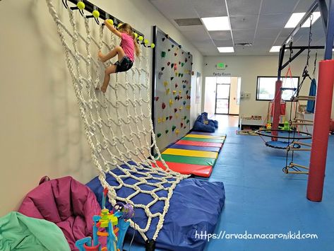 Sensory Kids Room, Indoor Play Gym, Kids Play Area Indoor, Preschool Classroom Organization, Sensory Gym, Gym Architecture, Commercial Indoor Playground, Planning School, Indoor Playroom