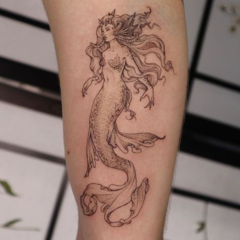 Siren Core Tattoo, Mermaid Tramp Stamp, Simple Siren Tattoo, Siren Tattoo Design, Sea Siren Tattoo, Siren Leg Tattoo, Mermaid Tattoo Designs For Women, Siren Tattoos, Selkie Tattoo