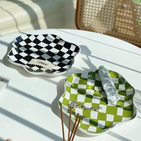 European Chessboard Ceramic Plate Black and White Checkered Irregular Tableware Dinner Plate Dinner Set Plates and Dishes - AliExpress 15 Modern Table Setting, Lipstick Storage, Plate Jewelry, Ceramic Tray, Fruit Dessert, Food Fruit, Dessert Decoration, Dinner Set, Dinner Plate Sets