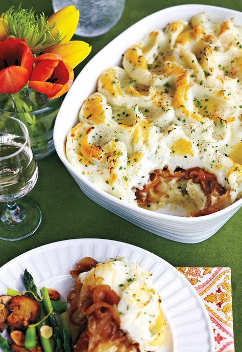 This creamy potato bake has the same flavours as Passover knishes without all the work of shaping them into cakes to cook in batches. You can assemble this dish a day in advance so it's ready to throw into the oven. Knish Recipe, Creamy Potato Bake, Canadian Living Recipes, Potato Casseroles, Kosher Food, Jewish Holiday Recipes, Potato Bake, Jewish Food, Passover Recipes