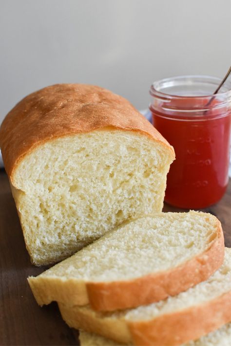 The best sandwich bread is fluffy, but doesn't fall apart and isn't crumbly. This easy homemade bread has the perfect soft crumb. I've included detailed instructions as well as a video tutorial to help you make the best homemade bread! This delicious white bread is easy to make especially with the video tutorial. The crumb holds together really well which means it makes a great sandwich bread. This perfect sandwich bread has a wonderfully soft texture and slightly chewy interior. 1 Hour Bread, Jam Bread, Easy White Bread Recipe, Quinoa Bread, Amish White Bread, Amish Bread, Buttermilk Bread, A Loaf Of Bread, White Bread Recipe