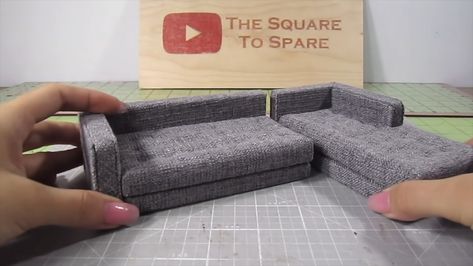 (43) DIY Miniature Sectional Couch (with chaise) - YouTube Diy Doll Sofa, Sectional Couch With Chaise, Doll Furniture Tutorial, Barbie House Furniture, Dollhouse Design, Diy Living Room Furniture, Dollhouse Living Room, Couch With Chaise, Keep Clean