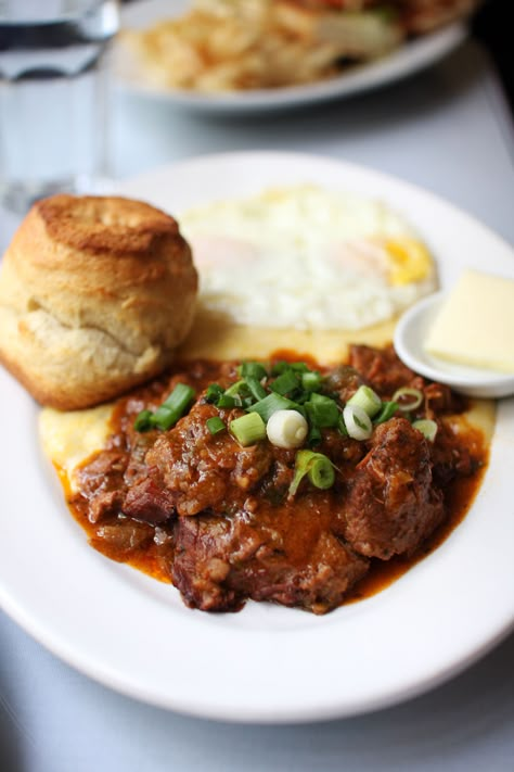 Creole Brunch Ideas, Grits And Gravy, Louisiana Breakfast, Louisiana Thanksgiving, Creole Breakfast, Grits And Grillades, Grillades And Grits, Cajun Breakfast, Southern Brunch