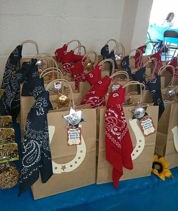 cumpleaños tematicos para adultos vaquero Western Party Goodie Bags, My First Rodeo Birthday Goodie Bag, Cowboy Themed Party Favors, Country Western Party Favors, Rodeo Theme Goodie Bags, Vaquero Themed Party, Cowboy Theme Dog Party, Western Candy Bags, Cowboy Goodie Bags