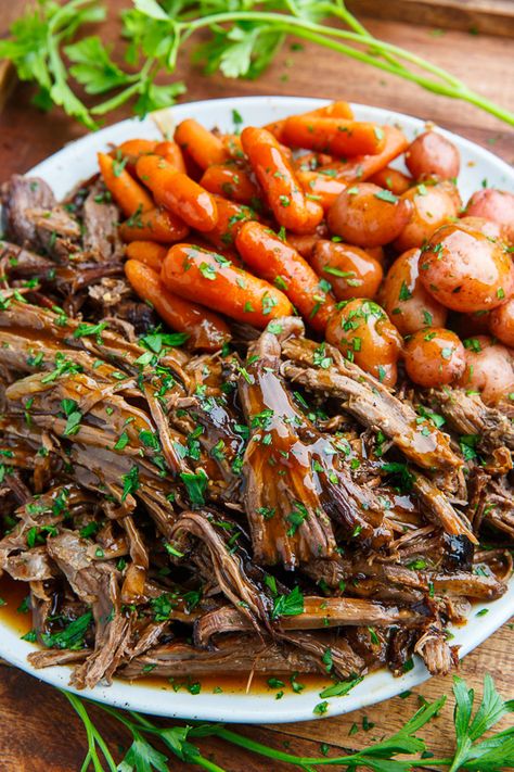 Delicious Pot Roast, Fall Dinner Ideas, Slow Cooker Roast Beef, Pot Roast Slow Cooker, Roast Beef Recipes, Slow Cooker Beef Stew, Slow Cooker Dinner, Easy Slow Cooker Recipes, Fall Dinner