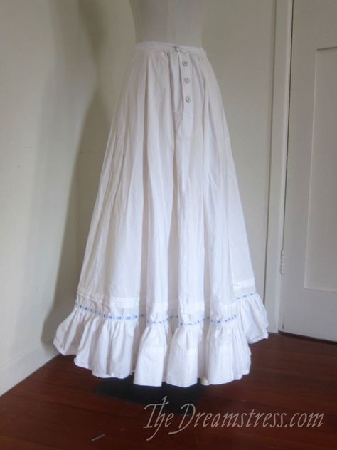 Just a boring old petticoat – The Dreamstress. Petticoat suitable for wear under late Victorian and early 1900s garments Fern Cosplay, Petticoat Pattern, Victorian Petticoat, Good Images, Vintage Clothes Patterns, Petticoat Skirt, Interesting Story, Victorian Clothing, Edwardian Fashion