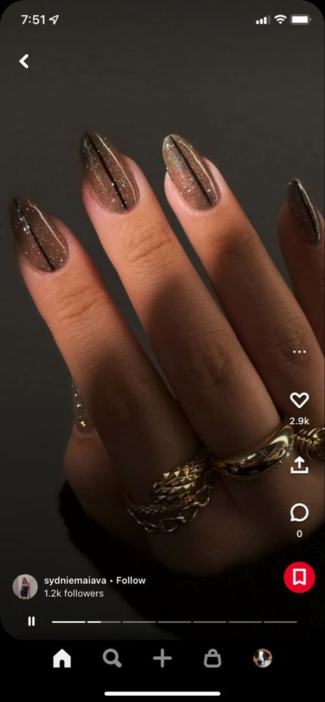 Roaring 20s Nails, Christmas Wallpaper Iphone Green, New Years Eve Nails Ideas Classy, 1920s Nails, Modern Christmas Wallpaper, Nails Nye, Wallpaper Iphone 3d, Wallpaper Iphone Green, Spotify Play