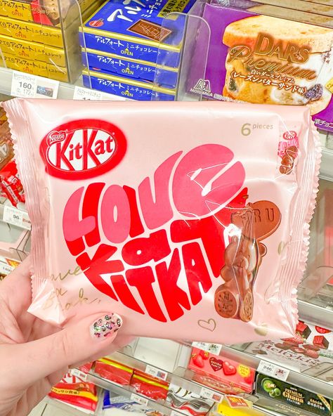 🥰🎀✨ Doki Doki! 💕 Valentine's Day is just around the corner! All we need is love.... and some bear-y special Kit Kat chocolates! 🐻💝 #japancandybox #kitkat #chocolates #snacksjapan #valentinesseason Kit Kat Chocolate, Bear Chocolate, Japanese Candy Snacks, Snack Packaging, All We Need Is Love, Japanese Candy, Bear Valentines, Types Of Cakes, Japanese Snacks