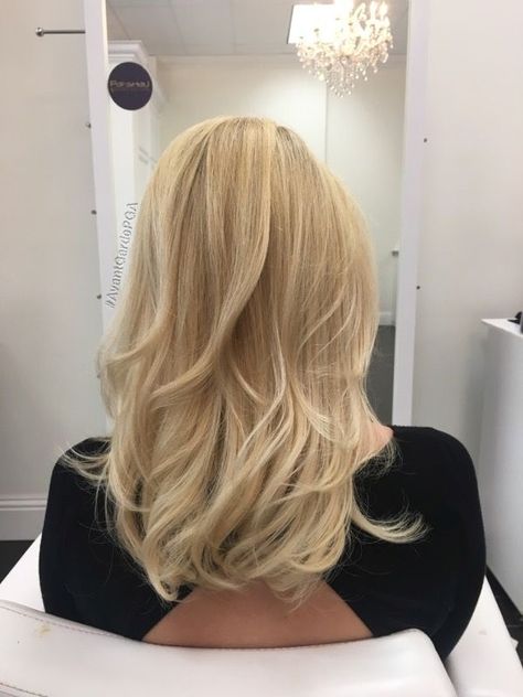 Light Blonde Hair Layers, Light Blonde Layered Hair, Fine Blonde Hair With Bangs, Blonde Medium Length Hair With Layers, Light Warm Blonde Hair, Scandi Blonde Hair, Double Process Blonde, Layered Blonde Hair, Blonde Hair With Layers