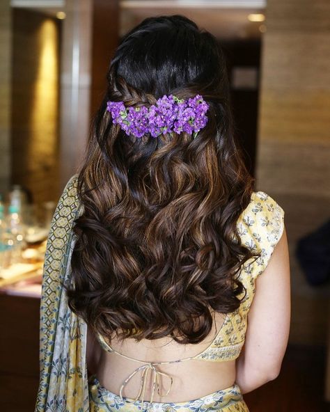 Flowy Curls, Makeover Hair, Easy Party Hairstyles, Engagement Hairstyles, Bridal Hair Buns, Open Hairstyles, Indian Bridal Hairstyles, Bridal Hairstyle, Christmas Hairstyles