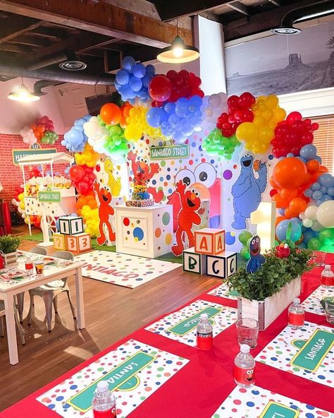 Seaseme Street Birthday Party, Sesame Street Birthday Party Ideas Boy, Elmo Birthday Party Boy, Elmo First Birthday, Elmo Birthday Party, Boys 1st Birthday Party Ideas, Baby Birthday Themes, Sesame Street Birthday Party, Elmo Party