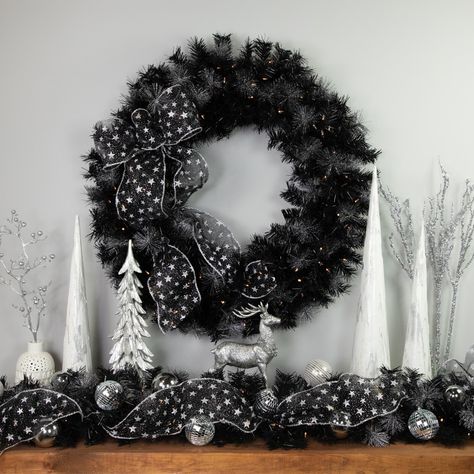 Black Christmas Reef, Black And Gold Christmas Decorations, Black White Christmas Decor, Black And White Christmas Decorations, Black And White Christmas Wreath, Black And Silver Christmas, Black Christmas Decor, Black And White Christmas Decor, Silver Christmas Wreath