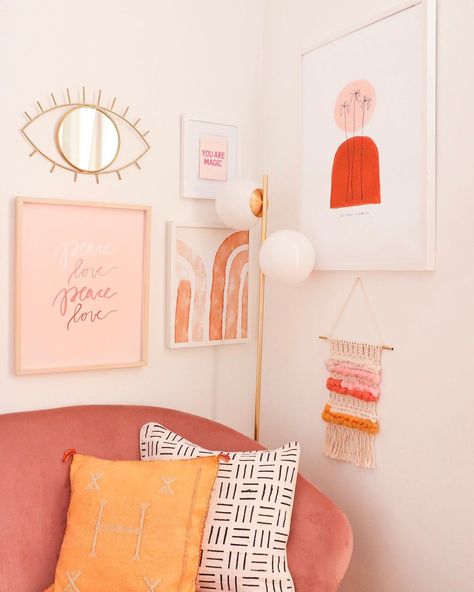 Boho Pink Room Decor, Orange And Pink Aesthetic Room, Peach Boho Bedroom, Pink And Orange Bedroom Aesthetic, Boho Desk Ideas, Orange Pink Room, Peach Room Decor, Pink And Orange Bedroom, Dorm Room Inspiration