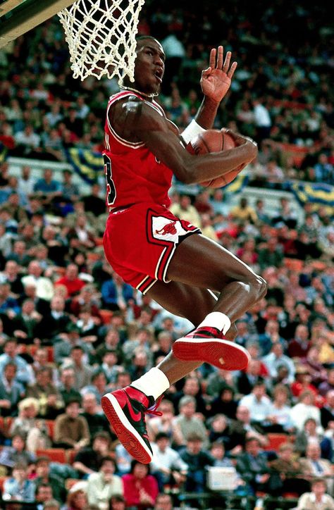 Michael Jordan Dunking, Michael Jordan Photos, Michael Jordan Pictures, Jeffrey Jordan, Rare Shoes, Michael Jordan Basketball, Buy Sneakers, Sneaker Boutique, Jordan Basketball