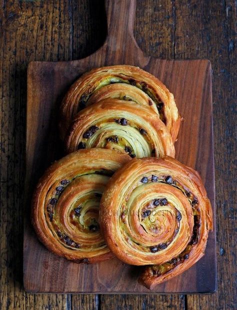 Raisin Recipes, Croissant Recipe, Raisin Bread, French Desserts, Baking Company, Sweet Pastries, French Pastries, Bakery Recipes, Bakery Cafe