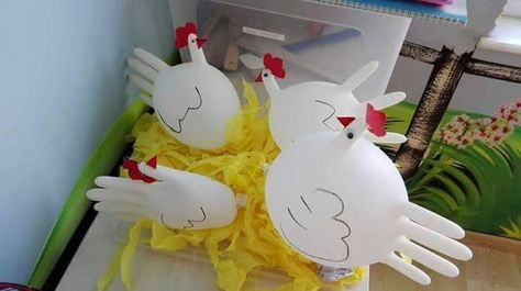 plastic-gloves-chicken-craft | funnycrafts Rooster Activities For Preschool, Glove Chicken Craft, Easter Chicken Craft, Rooster Crafts Preschool, Chicken Diy Crafts, Chicken Activities For Toddlers, Chicken Activities For Kids, Chicken Activities For Preschool, Chicken Crafts Preschool