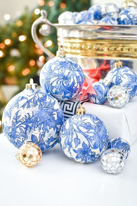 A DIY tutorial for blue and white chinoiserie and ginger jar ornaments using affordable dollar store supplies for holiday and Christmas decor. Christmas Chinoiserie, Diy Chinoiserie, Diy Tree Ornaments, Chinoiserie Ornaments, Blue White Christmas, Blue And White Christmas, Silver Christmas Ornaments, Dollar Store Christmas Crafts, Chinoiserie Christmas