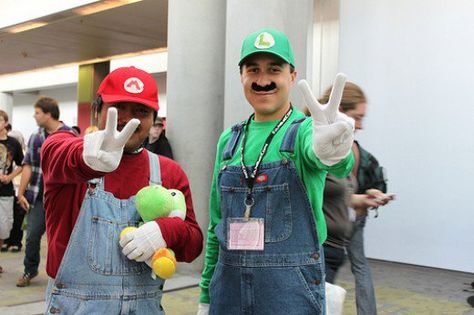 Mario and Luigi Last Minute Halloween, Last Minute Costumes, Last Minute Halloween Costumes, Game Characters, Mario And Luigi, Video Game Characters, Best Cosplay, Great Ideas, Diy Costumes