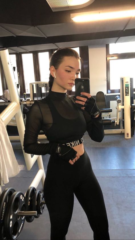 Sporty Outfits Gym, Chic Gym Outfit, Gym Outfit Inspo Women, Outfit Para Gym, Gym Clothes Aesthetic, Outfits Para Gym, Outfit Gym Mujer, Modest Gym Outfits For Women, Outfits Gym Aesthetic