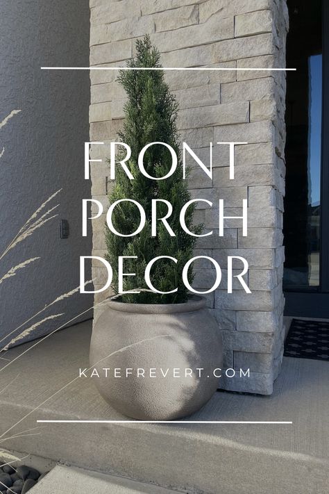 Your curb appeal and front porch decor sets the tone for your home as friends and families arrive. Spring and summer are a great time to update your decor with new planters and plants. Check this easy, simple and sophisticed idea for your planter this year! Decorating Backyard, Front Porch Planter Ideas, Porch Gardening, Plants Porch, Tall Planters Front Door, Porch Planter Ideas, Porches Ideas, Tall Potted Plants, Modern Front Porches