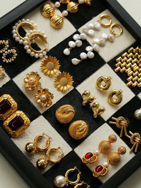 Introducing our vintage earrings collection - a blend of timeless elegance and nostalgic charm. Each pair tells a unique story 90s Jewelry, Fancy Jewelry Necklace, Pearl Necklace Designs, Fancy Jewellery Designs, Dope Jewelry, Classy Jewelry, Gold Earrings Designs, Jewelry Lookbook, Creating Jewelry