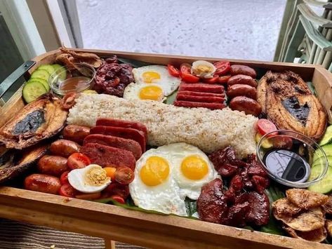 ✨ a l e x ✨ on Twitter: "When Filipinos say it’s time for breakfast this is what we mean.… " Bilao Food Ideas, Pinoy Breakfast, Easy Filipino Recipes, Filipino Breakfast, Filipino Street Food, Fair Foods, Breakfast Platter, Fair Food, Party Food Platters