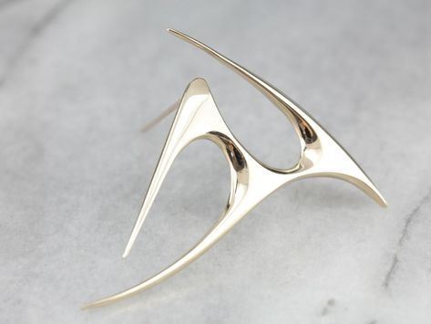 Likely handmade, this vintage brooch has a wonderfully modernist feel. We love the abstract, flowing lines, and the high polish of the gold! Metal: 14K Yellow Gold Measurements: 44 x 48 mm Marks: "14K B" Stamped Speed Form, Movie Jewelry, Vintage Modern Jewelry, Contemporary Jewellery Designers, Sculptural Jewelry, Abstract Jewelry, Contemporary Jewelry Design, Modernist Jewelry, Gold Pin