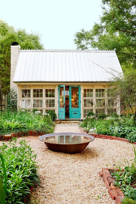 This Charming Backyard Art Studio Is Possibly the Most Relaxing Place on Earthcountryliving Backyard Art Studio, Backyard Getaway, Backyard Cottage, Studio Shed, Backyard Studio, Backyard Sheds, Backyard Shed, Relaxing Places, Casa Exterior