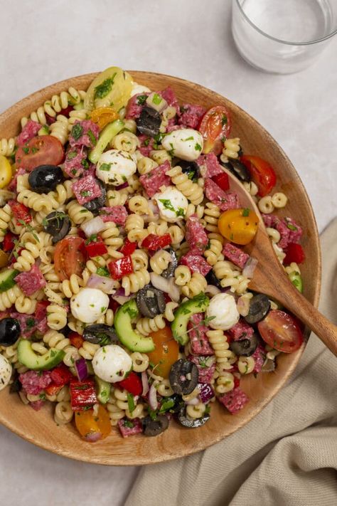 Italian Pasta Salad is one of those recipe that is great for any occasion, especially if your needing to feed a crowd. This delicious recipe is packed with veggies, pasta, salami, cheese, and seasonings to give you a bomb of flavor that will leave you full and satisfied. Asian Ramen, Veggies Pasta, Salami And Cheese, Italian Pasta Salad, Antipasto Salad, Pasta Side Dishes, Pasta Sides, Best Pasta Salad, Cold Pasta Salad