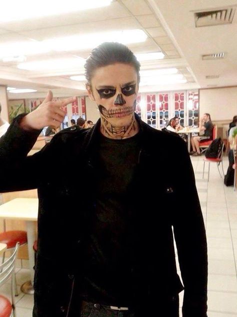 Tate Langdon, Skeleton Makeup, Evan Peters, Halloween Costume, Skeleton, Halloween Costumes, Halloween, Makeup, Make Up