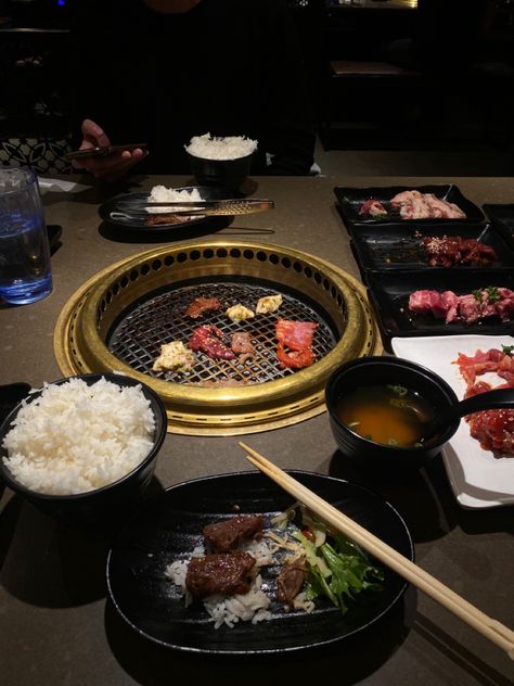 #japan #aesthetic #lowexposure #picture #restaurant #restaurantdesign #black #bbqsidedishes #food #foodporn #foodphotography #grilled #asianrecipe #datenight #dates #dateideas #night #nightlife #noface Japanese Grill Restaurant, Japan Date Aesthetic, Japanese Dinner Aesthetic, Japanese Food Restaurant, Asian Restaurant Aesthetic, Japanese Restaurant Aesthetic, Dark Restaurant, Japanese Dinner, Bbq Side Dishes