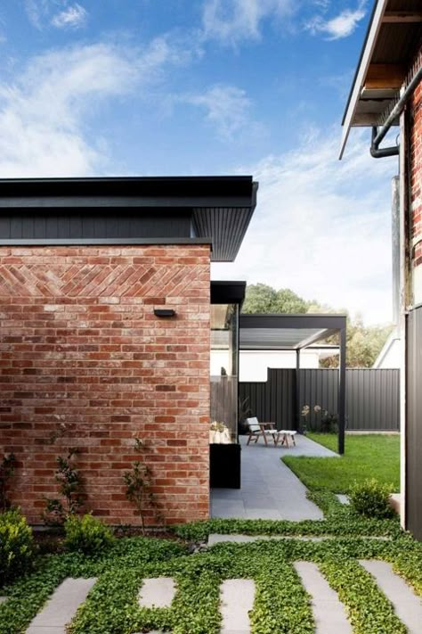 The Evandale House - Urban Habitats Exterior House Facade, Bluestone Paving, Modern Brick House, Urban Habitat, Recycled Brick, House Facade, Brick Pattern, Brick Exterior, Red Brick House