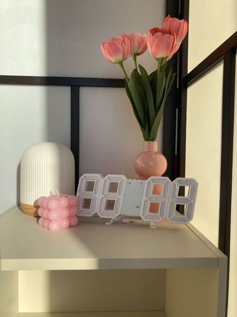 Danish Pastel Tv Stand, Night Table Ideas Bedroom, Minimalist Danish Pastel Bedroom, Aesthetic Night Table, Nightstand Inspo Aesthetic, Cuartos Juveniles Aesthetic, Make Up Table Aesthetic, Aesthetic Night Stand, Nightstand Decor Aesthetic