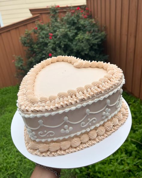 🤍Details🤍 #cake #heartcake #olladebarrocake #cakedecorating #baker #baketok #olladebarro #aestheticcake #buttercream #buttercreamcake #cake #cakedecorating #cakedesign #wilton #wiltoncake #dallastx #dallascakes #buttercreamdecorating #buttercreamdesign Cielito Lindo Cake Ideas, Decorated Tres Leches Cake, Cielito Lindo Baby Shower Theme Desserts, Cielito Lindo Baby Shower Cake, Cielito Lindo Cake, Mexican Baby Shower Cake, Cantarito Cake, Charro Cakes, Mexican Cake Ideas