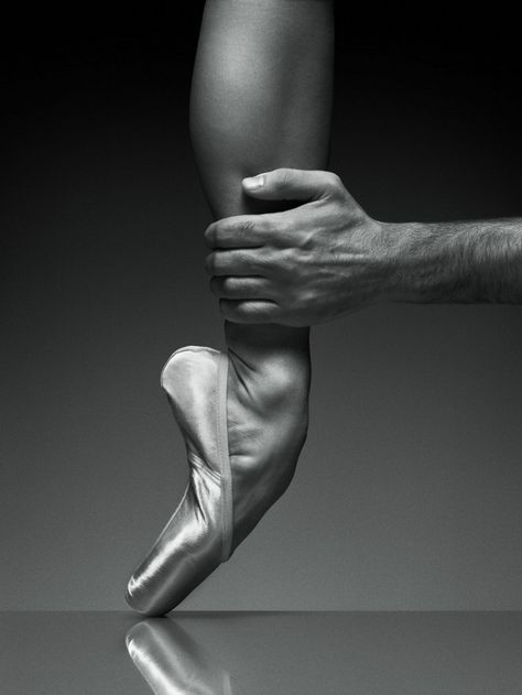 Dutch National Ballet 50th anniversary portrait photographed by ERIN OLAF, 2011. Lois Greenfield, Erwin Olaf, Isadora Duncan, Dance Like No One Is Watching, Shall We Dance, Ballet Photography, Ballet Beautiful, Pointe Shoes, Foto Art