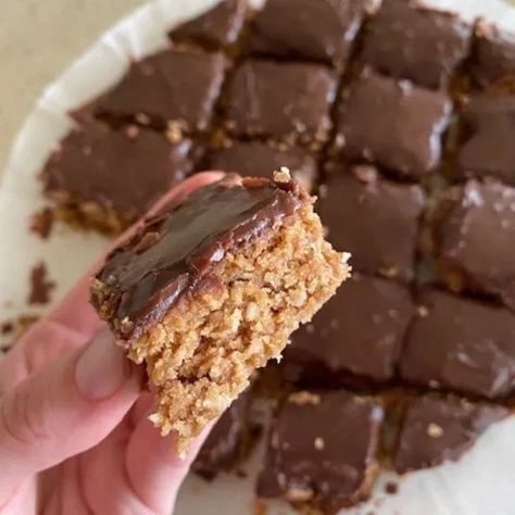 Weetabix Recipes, Chocolate Weetbix Slice, Weetbix Slice, Health Bars, Chocolate And Coconut, Slice Recipe, Lunchbox Treats, Gateaux Cake, Slices Recipes