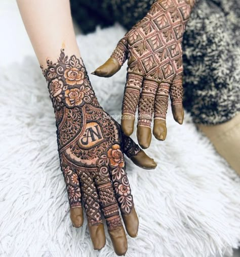 Follow me Sister Engagement Mehndi Designs, Back Side Mehendi Design, Henna Queen, Sister Marriage, Eid Mehendi, Mehandi Dress, Dubai Design, Sari Design, Latest Henna Designs