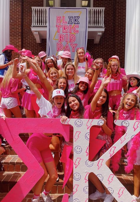 Sigma Kappa Bid Day, Electric Love Bid Day, Pink Sorority, Bama Rush, Irl Pfps, Bestie Photos, Sorority Themes, Recruitment Themes, Sorority Banner