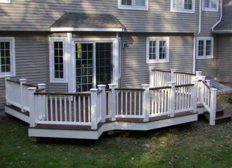 20 Gorgeous Trex Composite Decking Ideas Tan House, Decking Ideas, White Deck, Deck Colors, Gray House, Building A Porch, Deck Paint, Deck Construction, Staining Deck